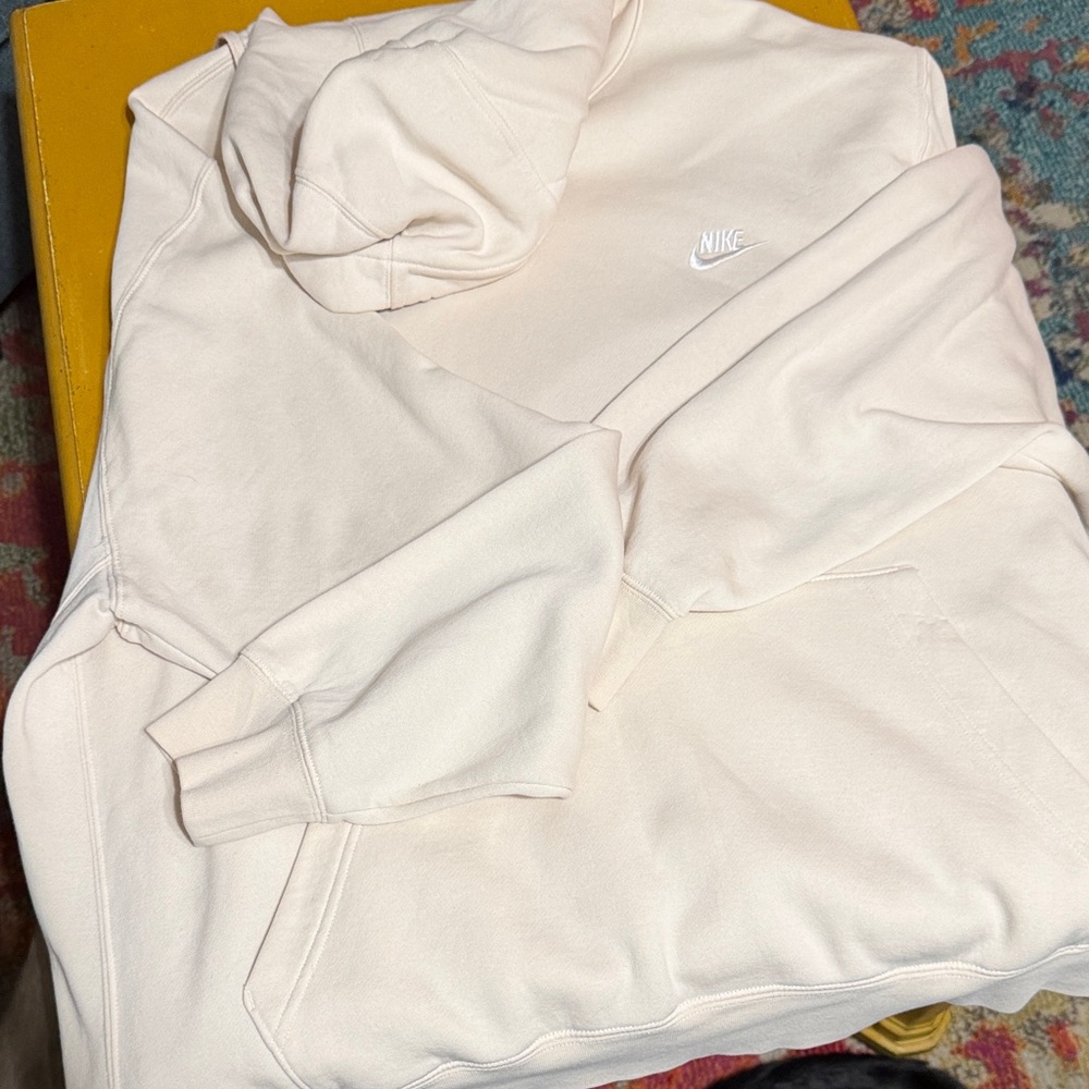 Nike Sportswear Club Fleece
Pullover Hoodie